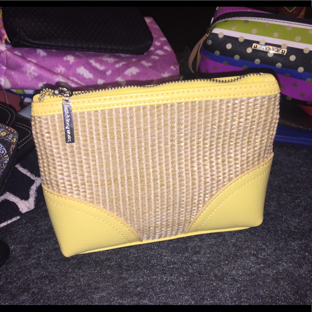 Bath & Body Works Woven Cream Makeup Bag
